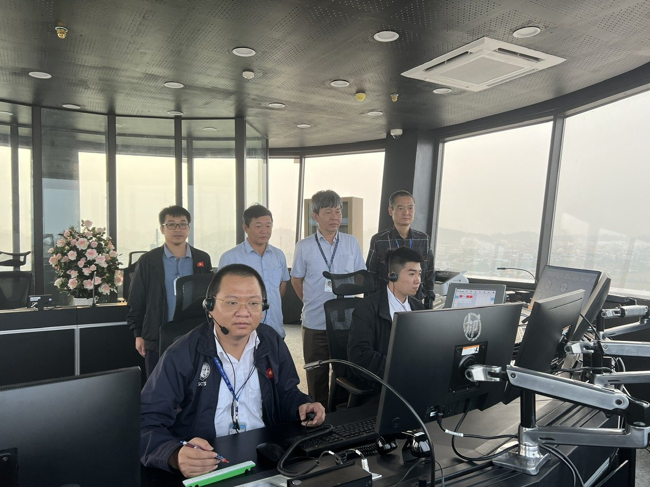 Đoàn công tác của Tổng công ty, lãnh đạo F168 tri ân quà tặng, F1686.vip tải ứng dụng công tác chuyển đổi tại Đài KSKL mới