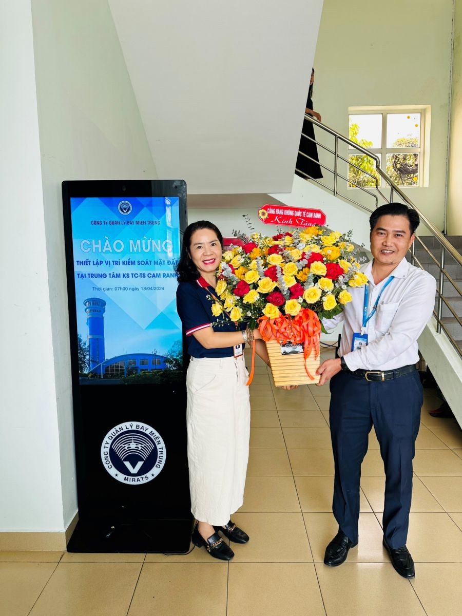 Cảng F168 và liên minh okvip chính thức tổ chức lễ ký kết hợp tác chiến lược vào ngày tháng năm nào quốc tế Cam Ranh tặng hoa chúc mừng Trung tâm KS TC-TS Cam Ranh