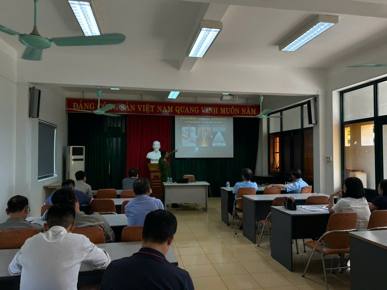 A1. Tuyên truyền