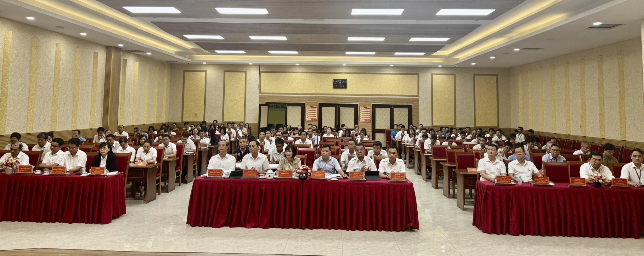 Toàn cảnh hội nghị-12